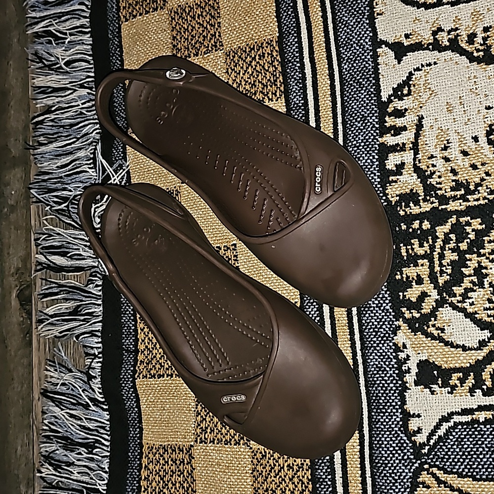 Crocs Olivia flat sandals brown slip on euc
